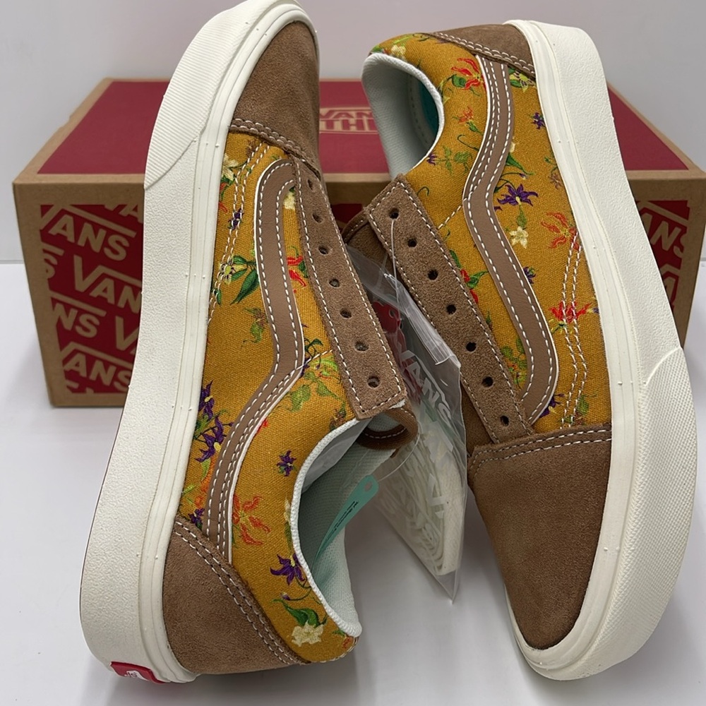 Vans WMNS Floral Tan Sneakers Comfycush Old
Fatal Floral Golden Brow
VN0A5DYC1M7 - Picture 11 of 16